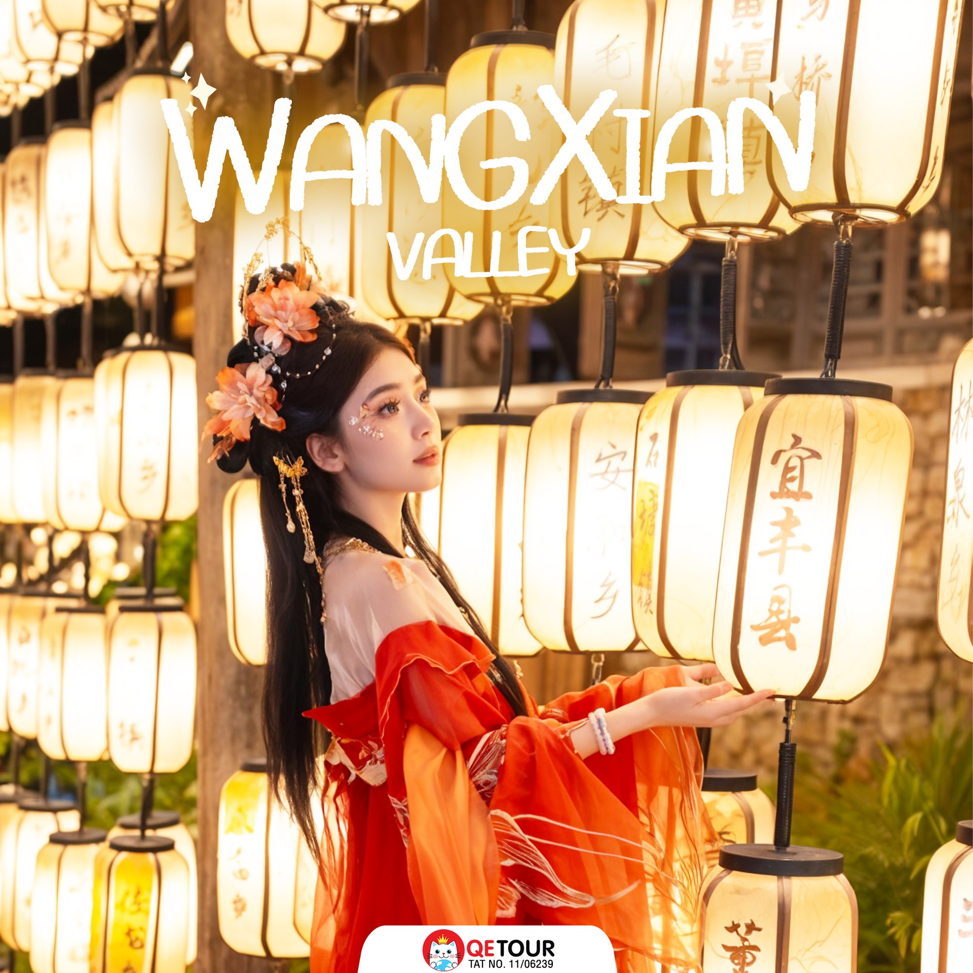 สวยทั้งกลางวันและกลางคืน หมู่บ้านโบราณบนหน้าผาไฟสว่างไสวเหมือนหลุดเข้าโลกแฟนตาซี